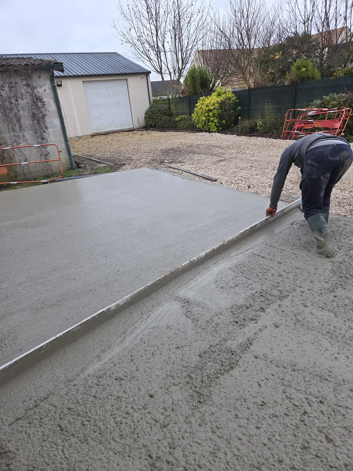 Coulage d’une dalle béton, réalisation DCP Constructions à Sens et dans l’Yonne