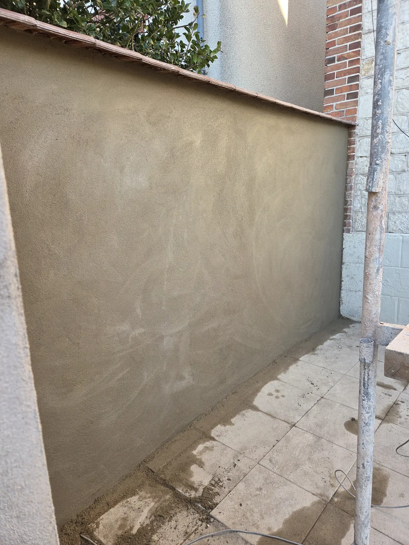 Enduit de mur extérieur, réalisation DCP Constructions à Sens et dans l’Yonne